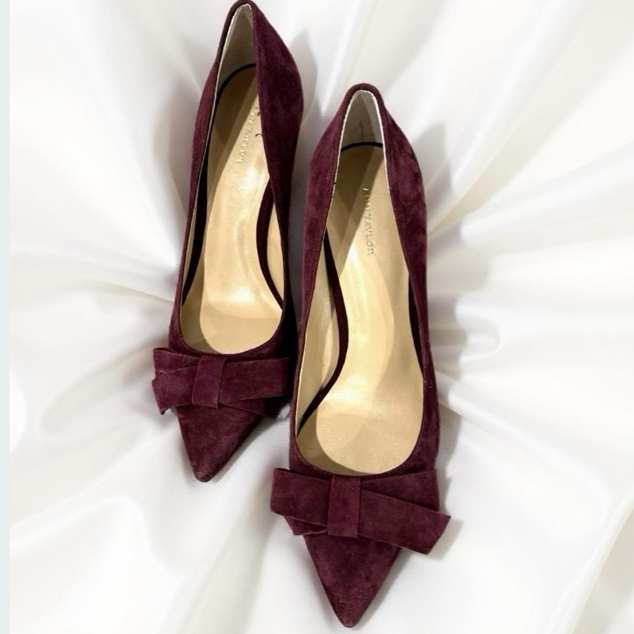 ANN TAYLOR Burgundy Suede Heels Pointy Toe Classic with Bow Detail Women’s Size 9