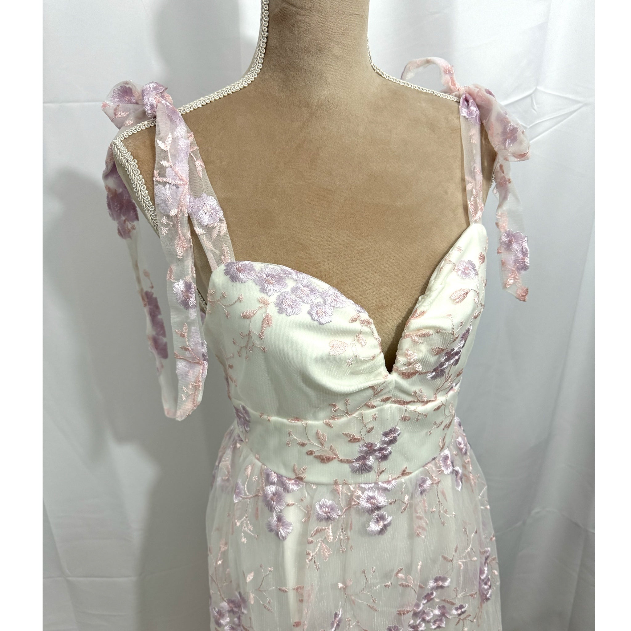 Lulus Romantic Embroidered Tulle Midi Dress White Lilac Floral Womens Sz M NWT