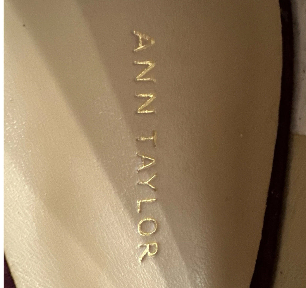 ANN TAYLOR Burgundy Suede Heels Pointy Toe Classic with Bow Detail Women’s Size 9