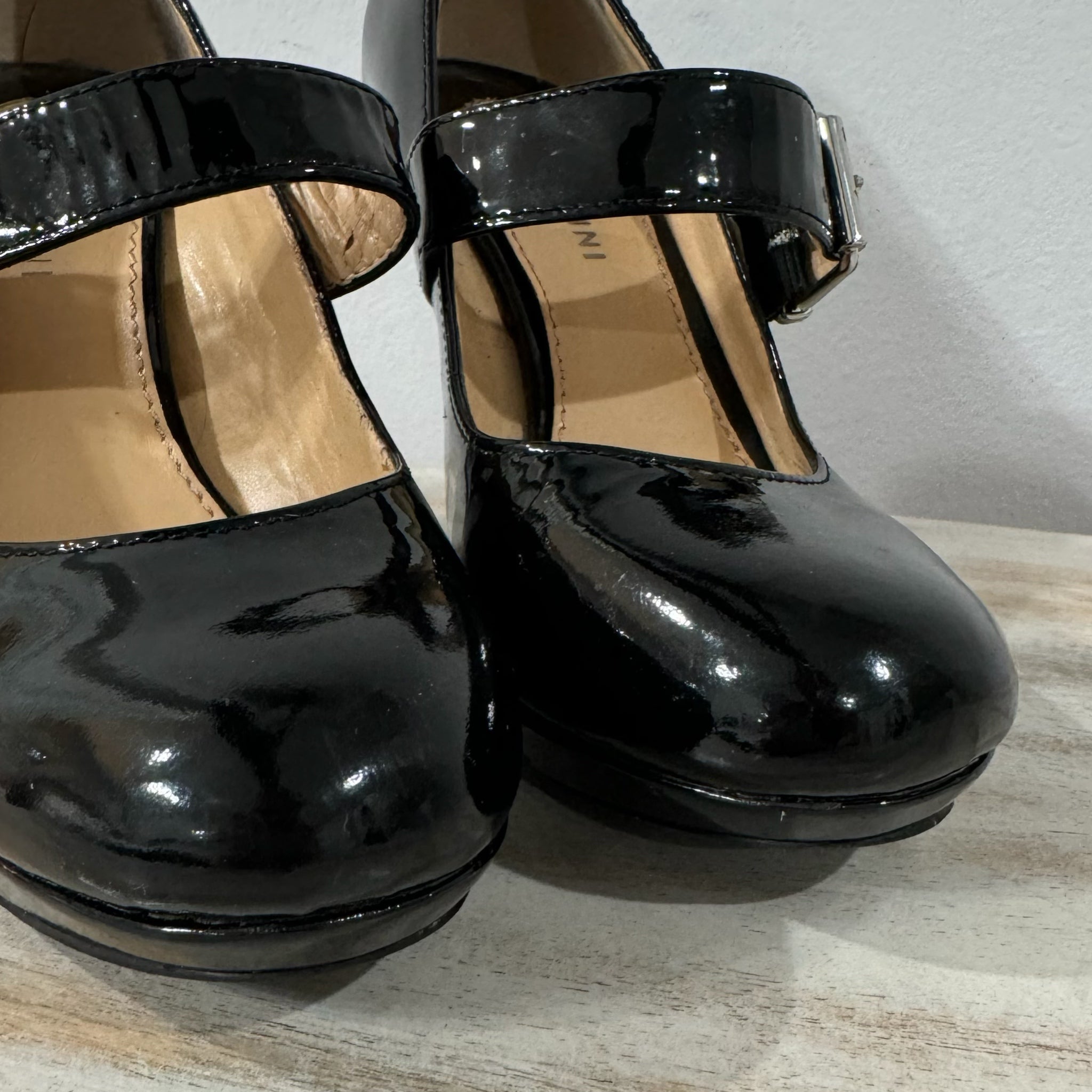 Gianni Bini Genuine Patent Leather Mary Jane Heels Sz 6 Buckle Black Pinup Shoe