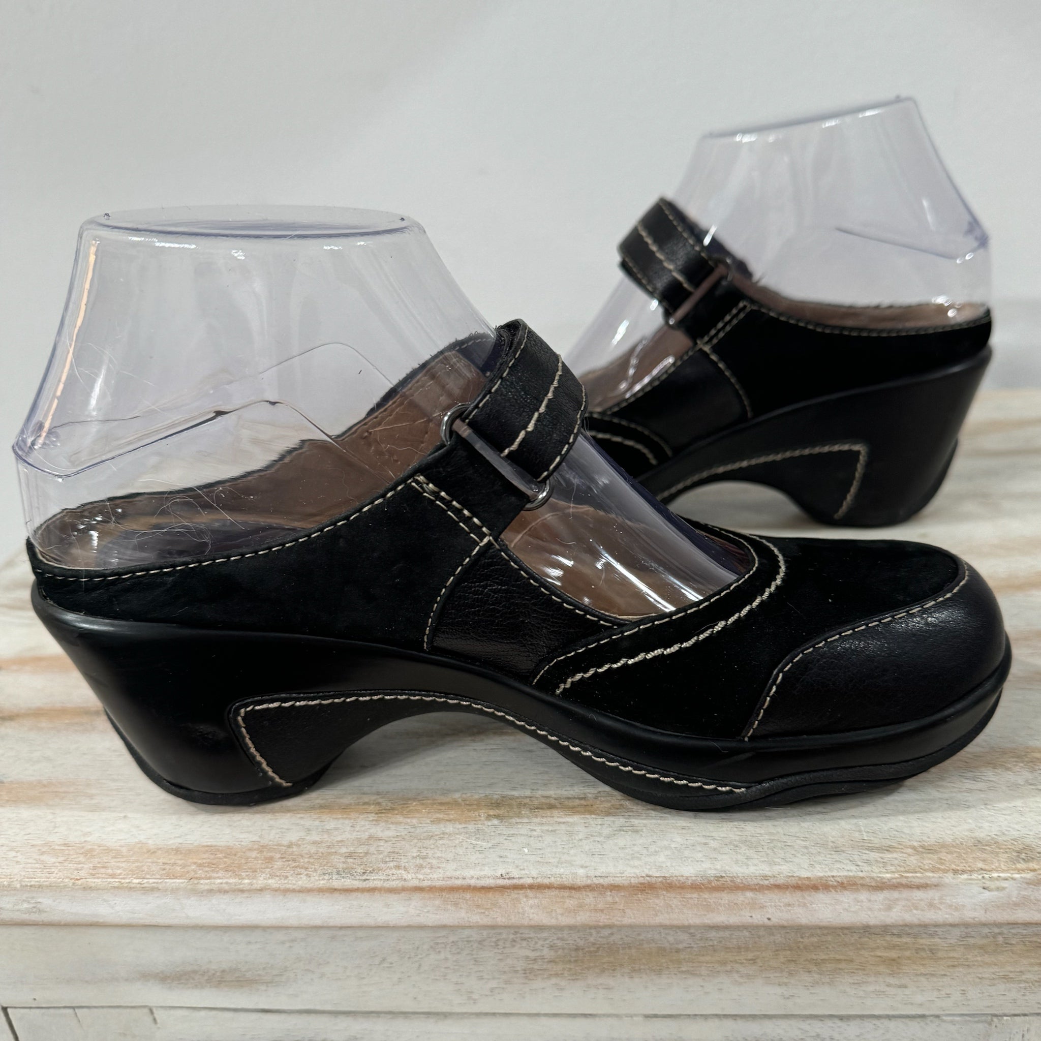 WHITE MOUNTAIN Leather Mary Jane Wedge Clogs Boho Comfort Whimsical Women’s Sz 6