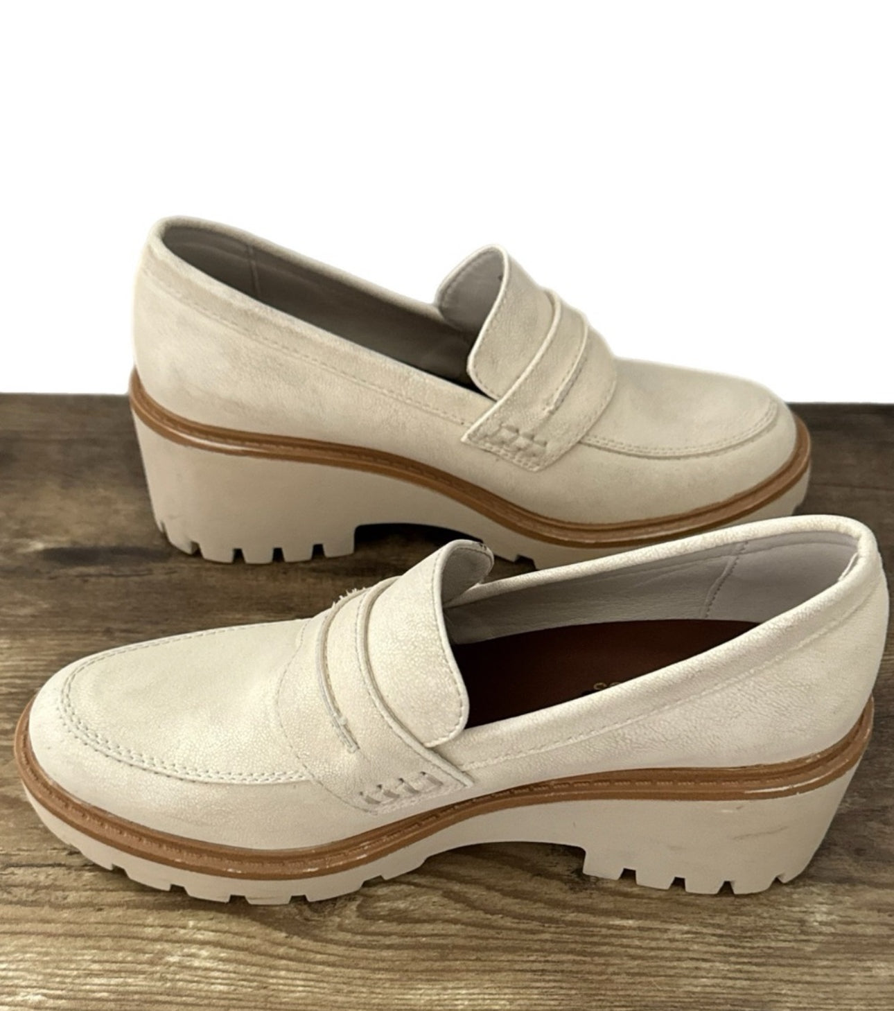 Maurices SuperCush Sydney Loafers Preppy 90s Style Vegan Leather in Cream Sz 6