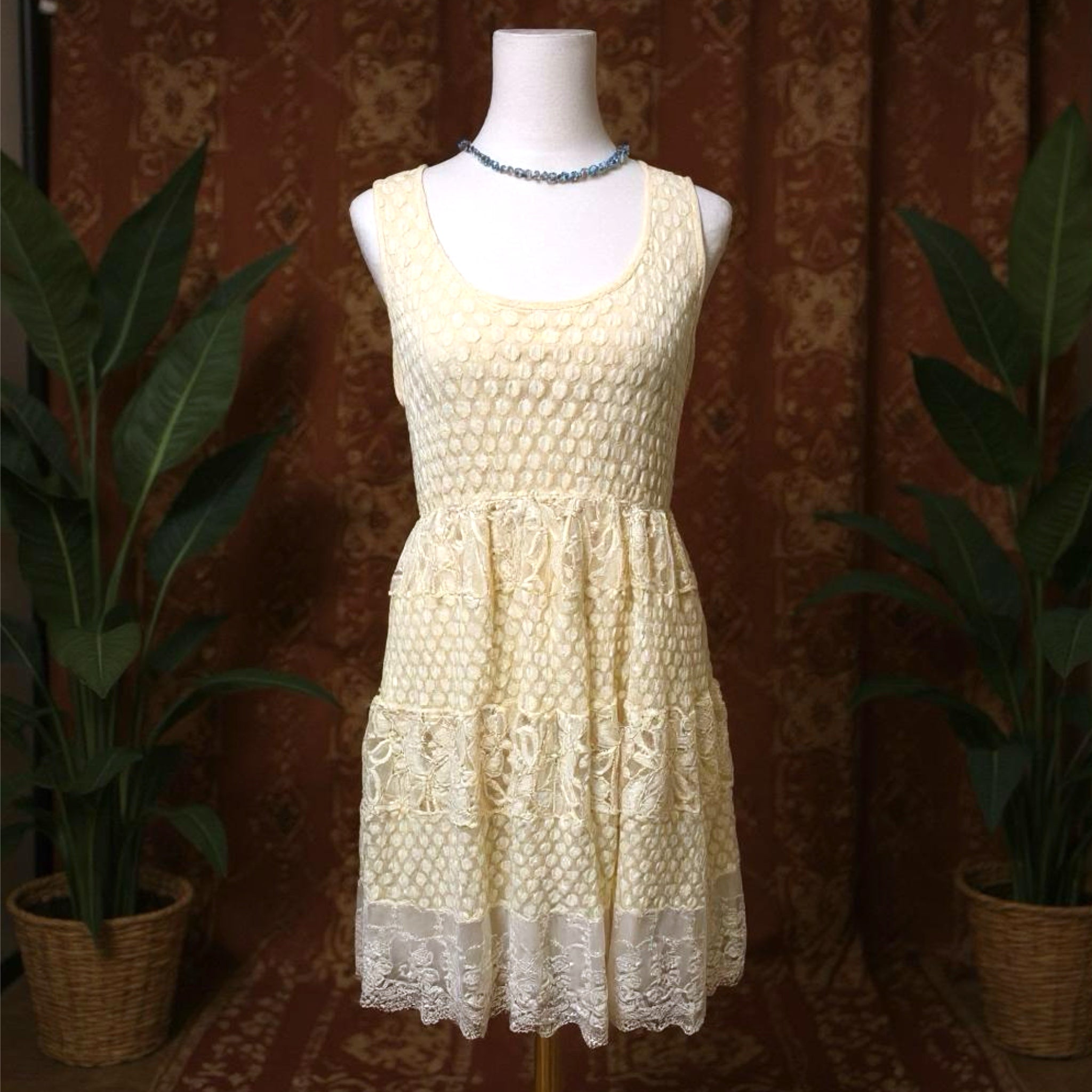 A'reve Anthropologie Boho Dress Women’s Cream Lace Sleeveless Vintage Style Sz M