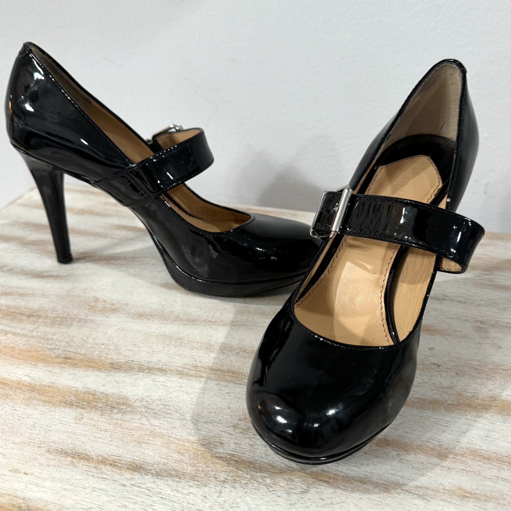 Gianni Bini Genuine Patent Leather Mary Jane Heels Sz 6 Buckle Black Pinup Shoe