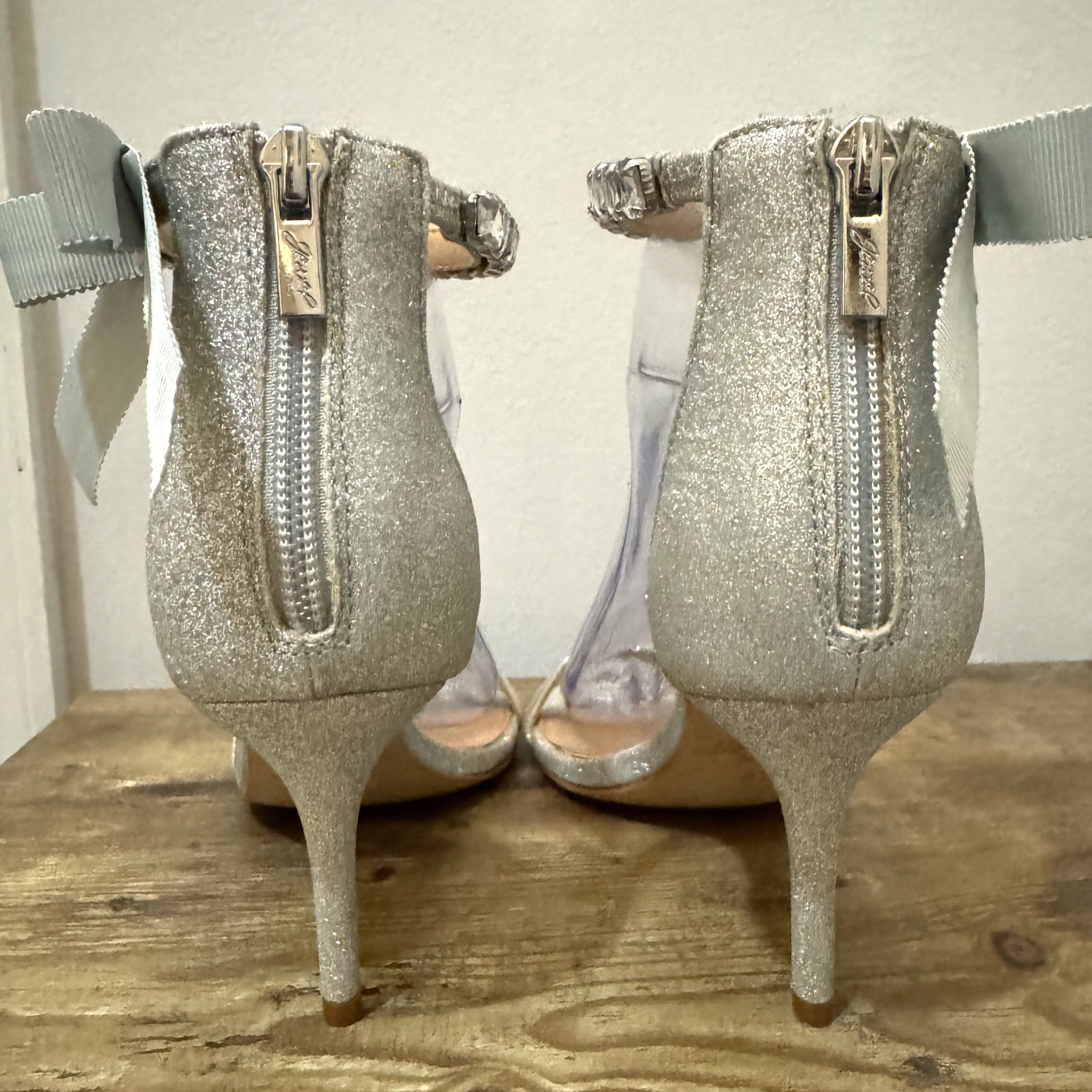 Jewel Badgley Mischka Silver Glitter Ankle Strap Heels Crystal Bow Womens Sz 6.5