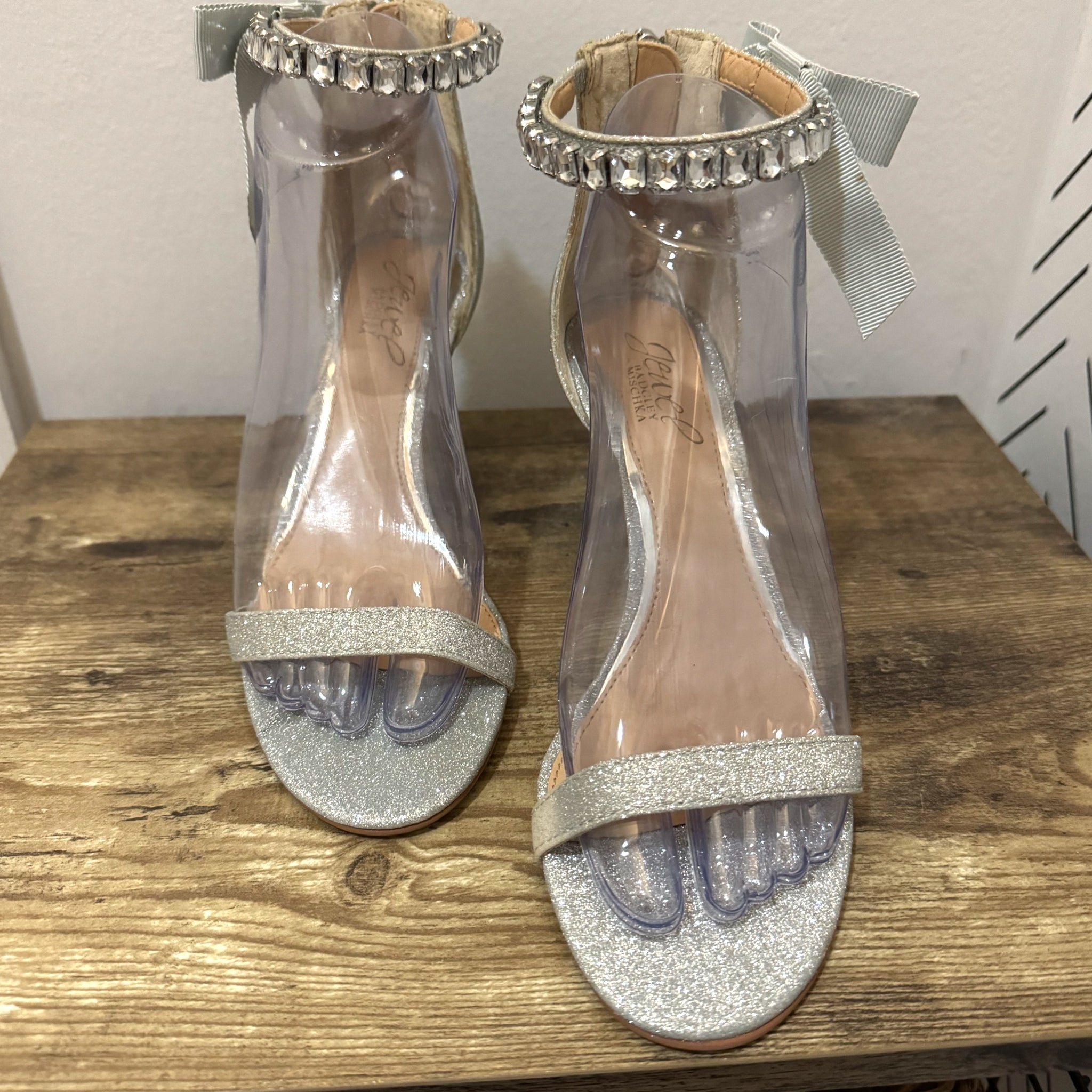 Jewel Badgley Mischka Silver Glitter Ankle Strap Heels Crystal Bow Womens Sz 6.5